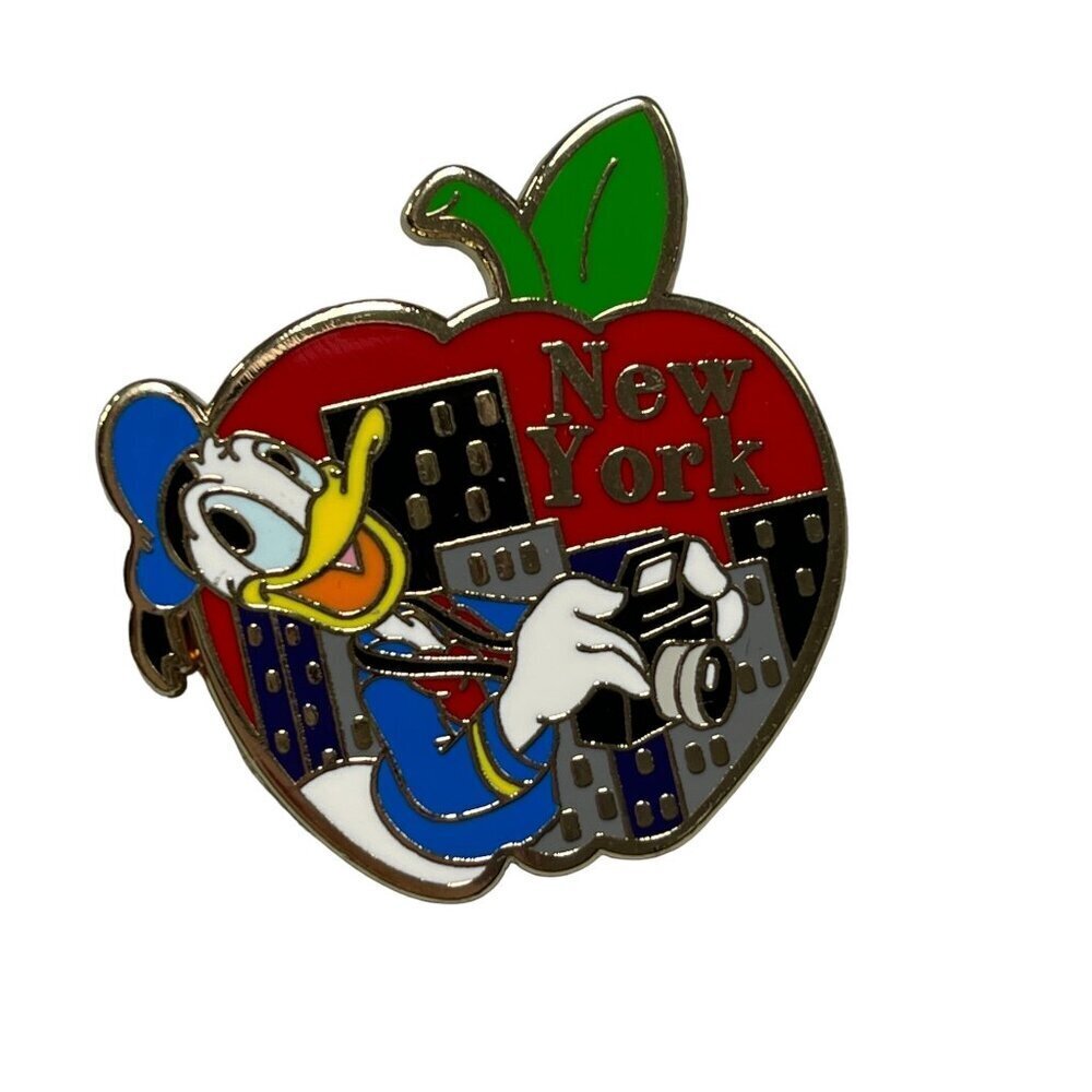 Disney Donald Duck New York Trading Pin Apple Camera Badge Lapel Pin Brooch